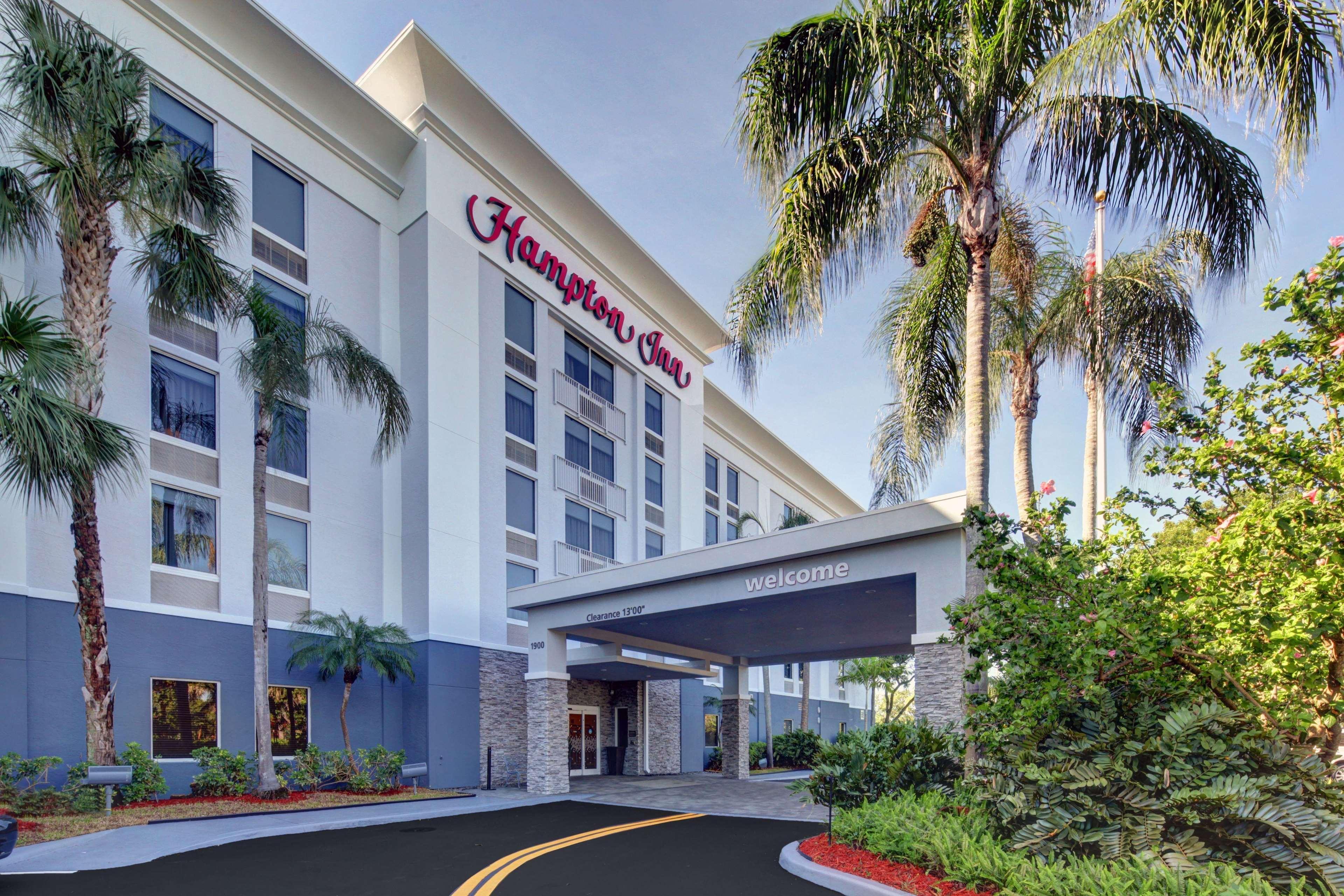 Hampton Inn Pembroke Pines Exterior photo